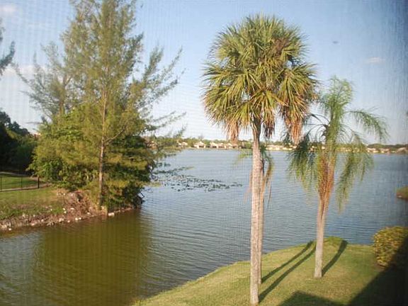 4th image of 5550 Lakeside Dr APT 206