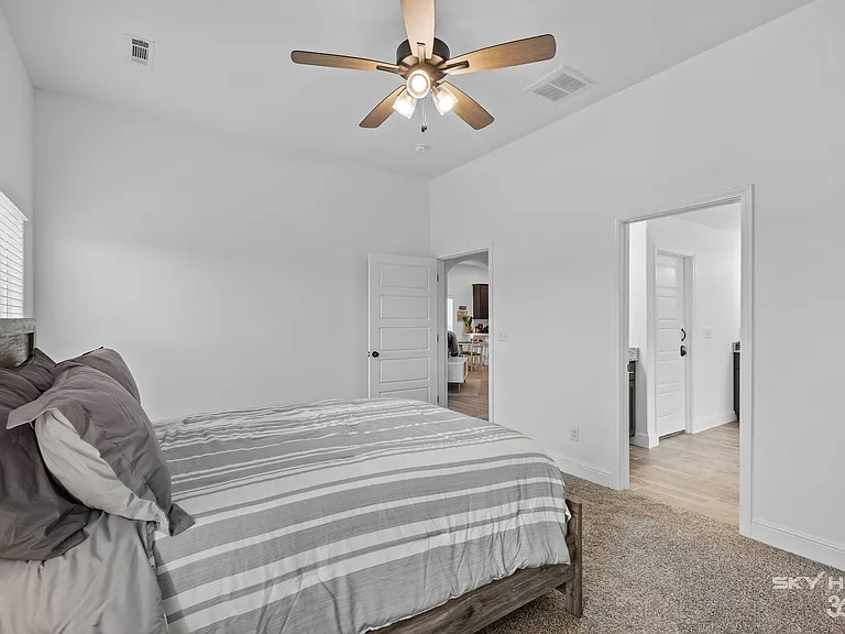 6102 Hoover St — Photo 15