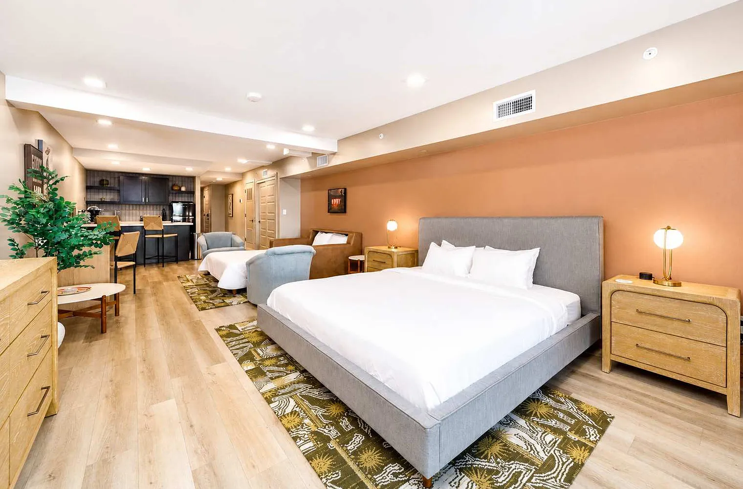 1 bed, 1.0 bath, 721 sqft, $3,820 — Photo 4