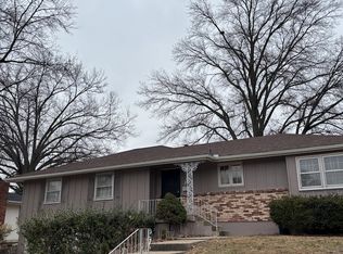8015 Oakland Ave, Kansas City, KS 66112