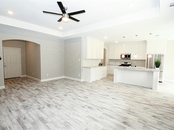 3rd image of 3800 Wood Oak Dr
