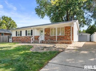 8 Foresters Ln, Springfield, IL 62704