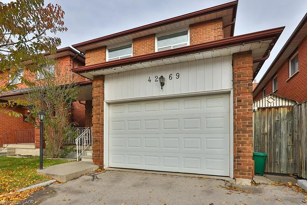4269 Poltava Cres photo 1