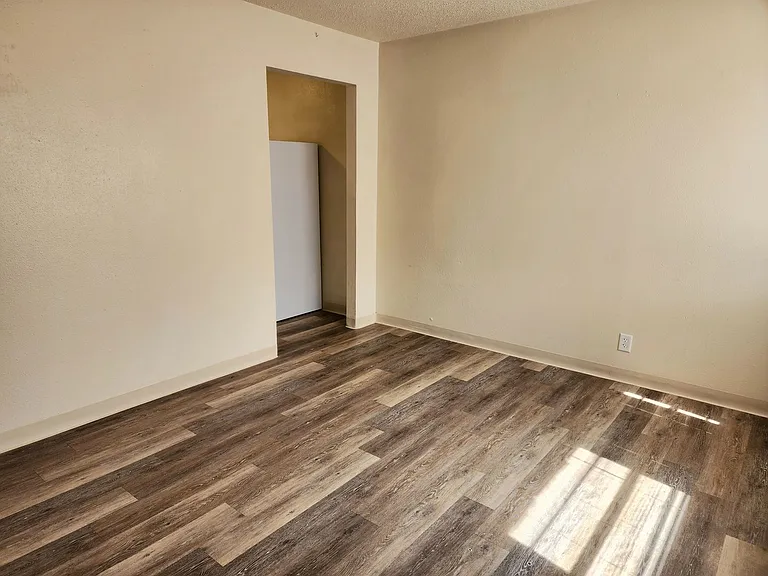 1550 Arizona Dr — Photo 3