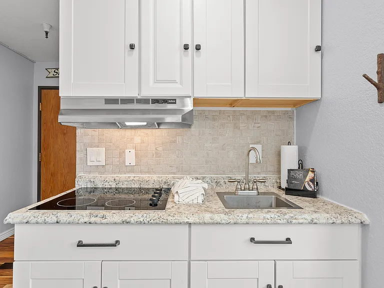 Kitchenette Details