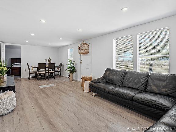 4th image of 3301 Stobtown Rd