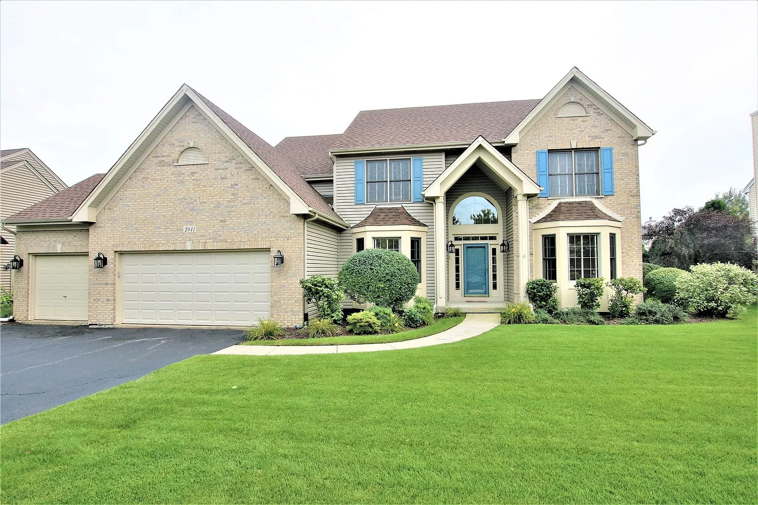 2041 Robinwood Dr photo 1