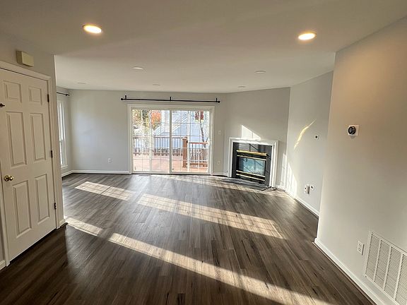 3rd image of 5942 Baron Kent Ln