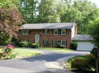 8625 McHenry St, Vienna, VA 22180