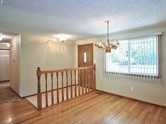 4th image of 1103 SE 34th Ave