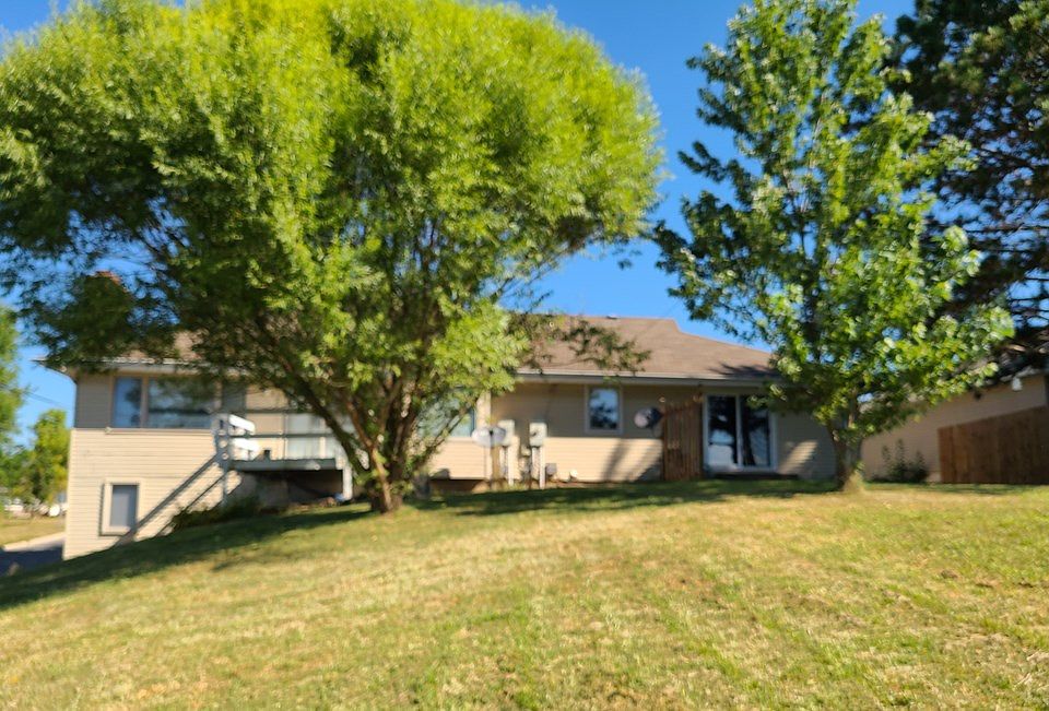 2nd image of 702/704 Erin Pl
