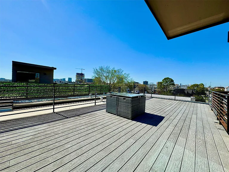 1914 Blodgett St #C — Photo 40
