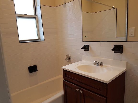 3rd image of 2916 21st Ave APT 44