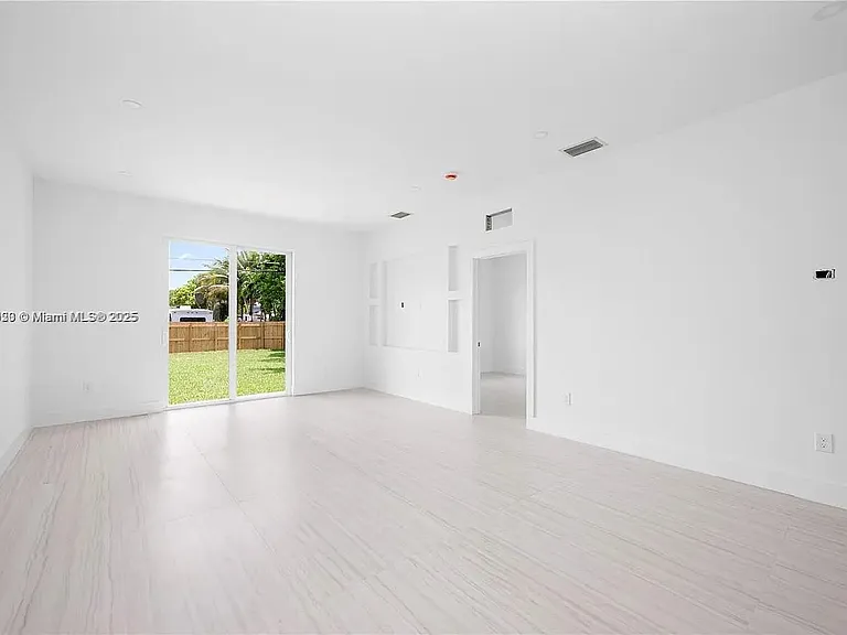 10745 SW 217th St — Photo 2