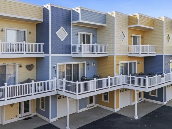 21 Diamond Point Ln, New Buffalo, MI 49117