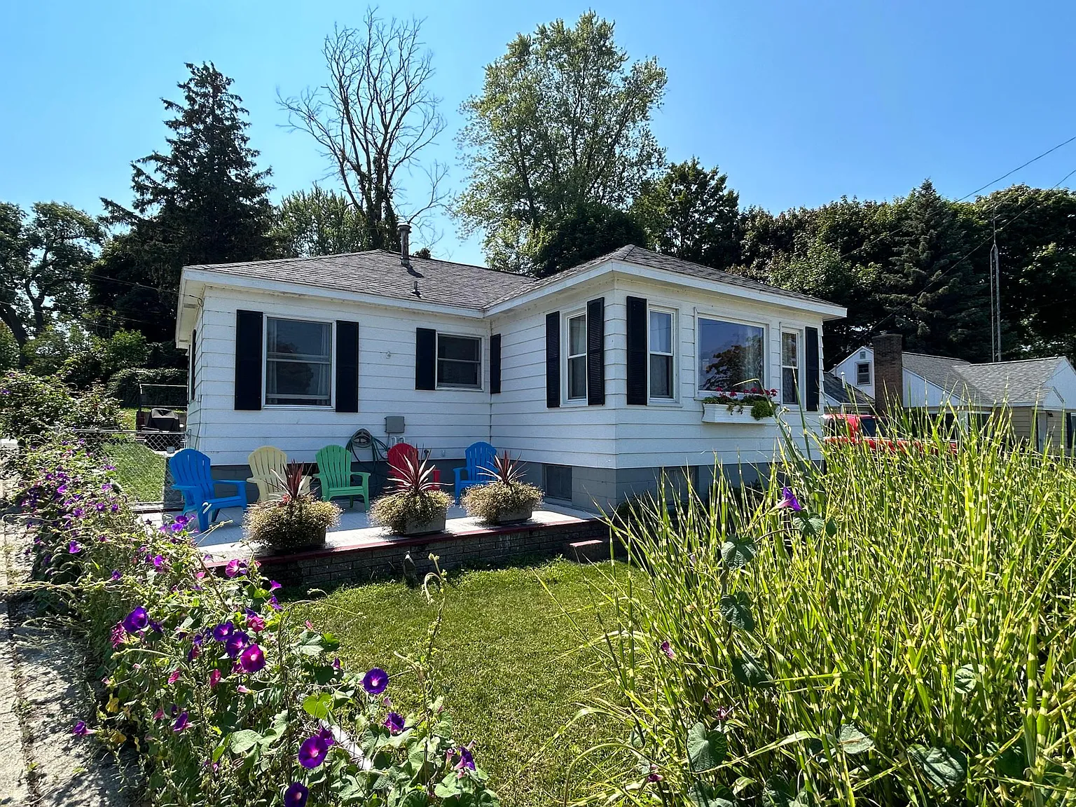 3 bed, 1.5 bath, 1800 sqft, $2,000 — Photo 1