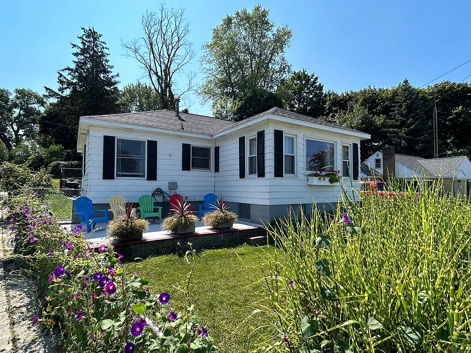 2205 Lakeshore Dr #HOUSE