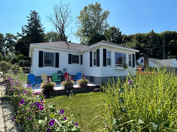 2205 Lakeshore Dr, Muskegon, MI 49441