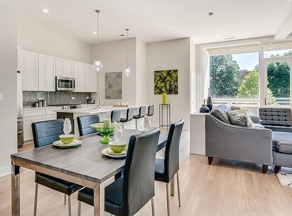 Dining/Kitchen