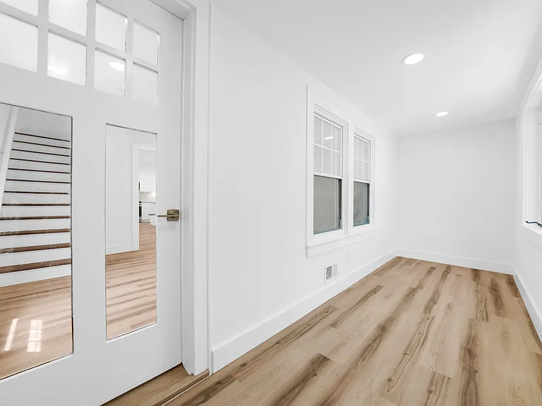 21 Morris Rd — Photo 3