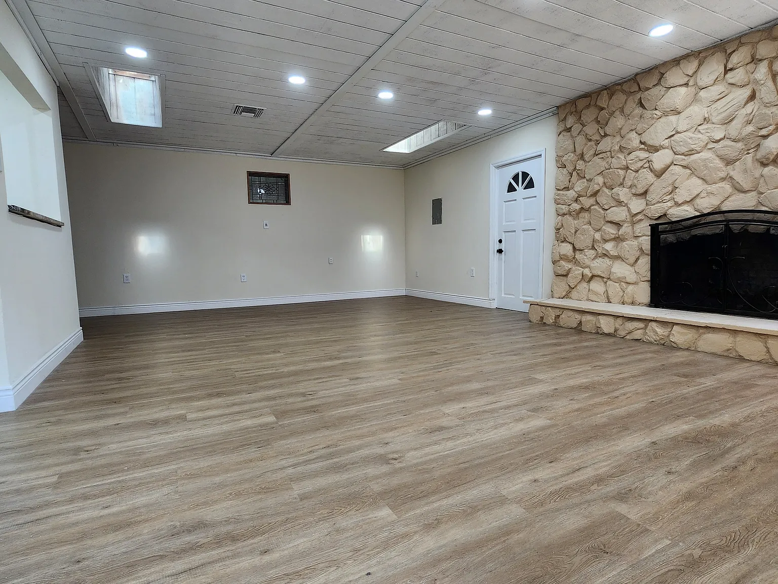 1 bed, 1000 sqft, $1,600 — Photo 3