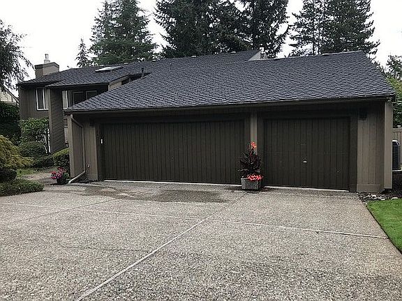 Oversized 3-car garage