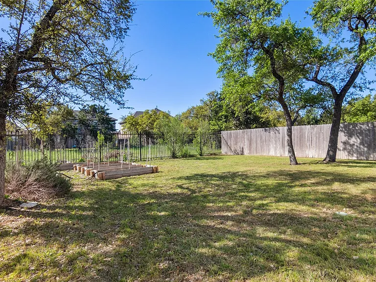 208 Callahan Ln — Photo 28