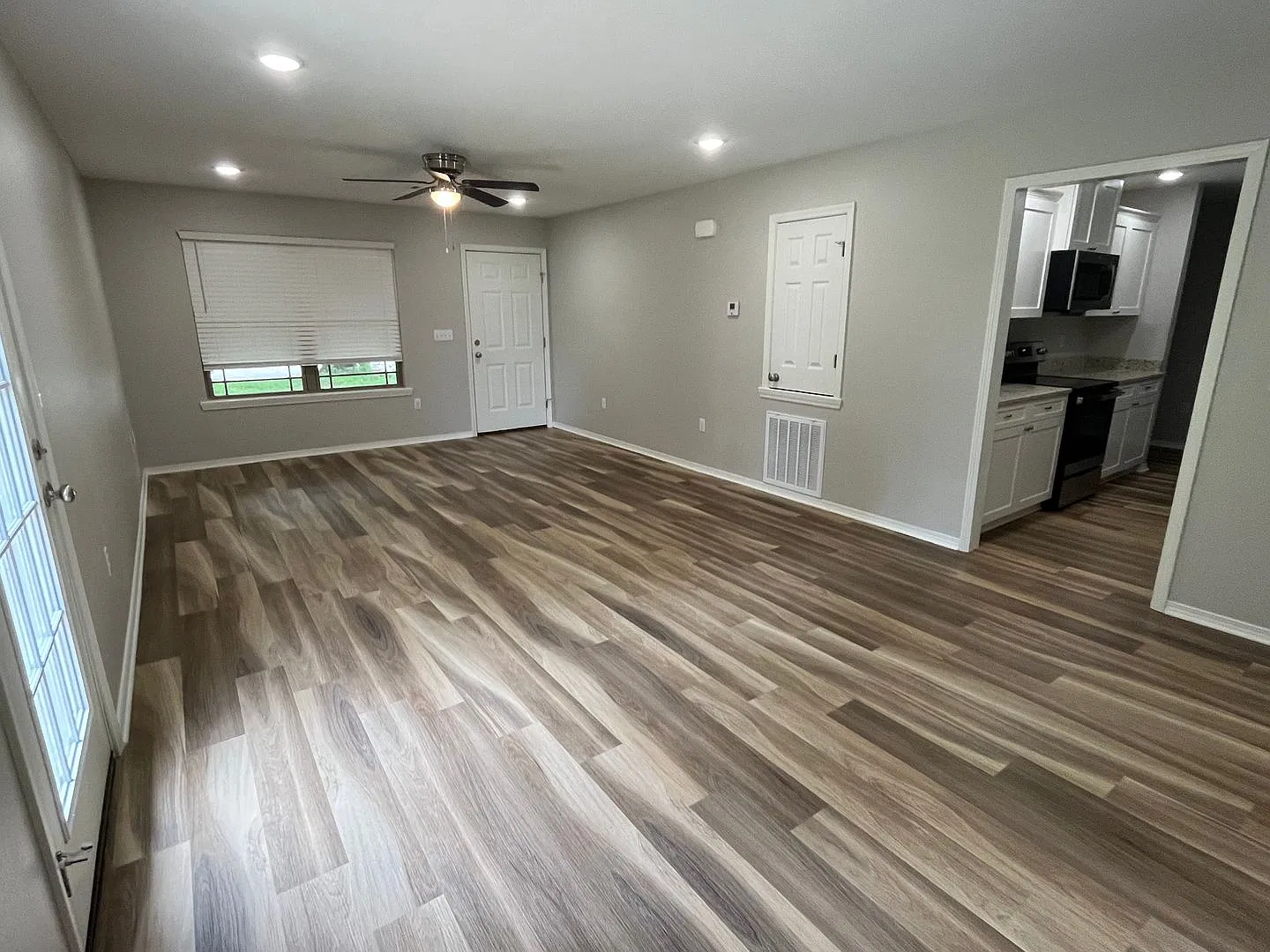 903 S 4th St — Photo 3