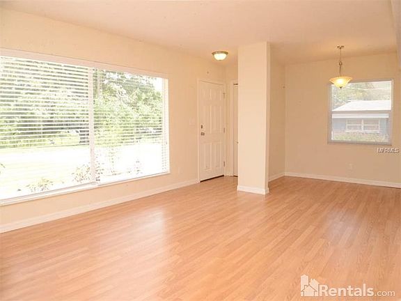 2nd image of 1102 N Palm Dr