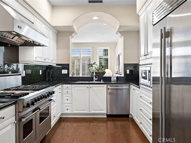 110 Sidney Bay Dr — Photo 5