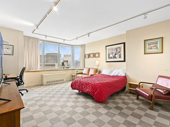 3rd image of 500 W 43rd St APT 19G