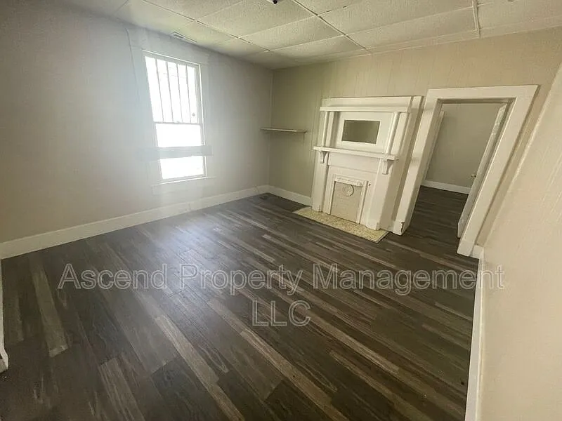 1 bed, 1.0 bath, $994 — Photo 4