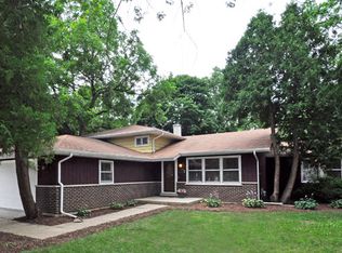 922 Lomond Dr, Mundelein, IL 60060