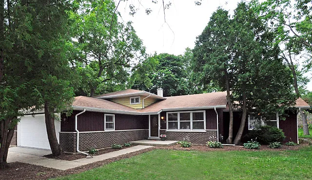 922 Lomond Dr photo 1