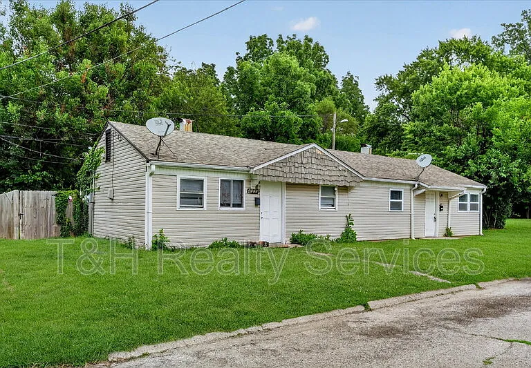 4924 Farrington Ave — Photo 3