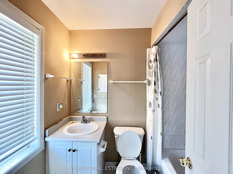80 Acorn Pl #61 — Photo 18