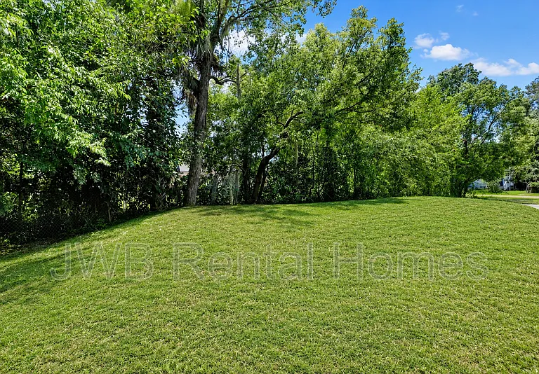 2150 Prospect St — Photo 17
