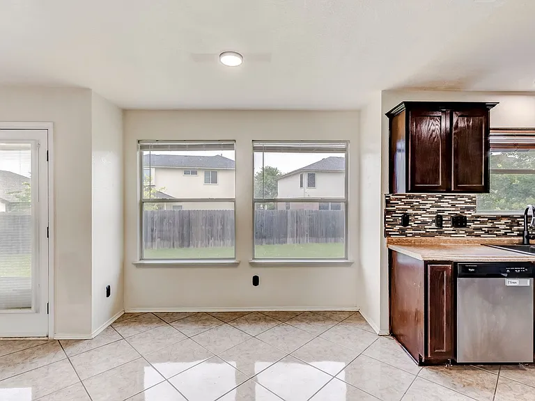 4411 Causeway Ct — Photo 12
