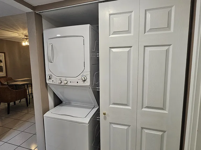 2244 Winkler Ave #108 — Photo 37