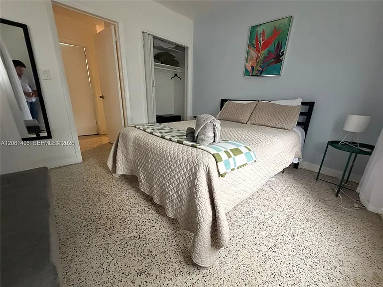 461 SW 6th St #8 — Photo 4