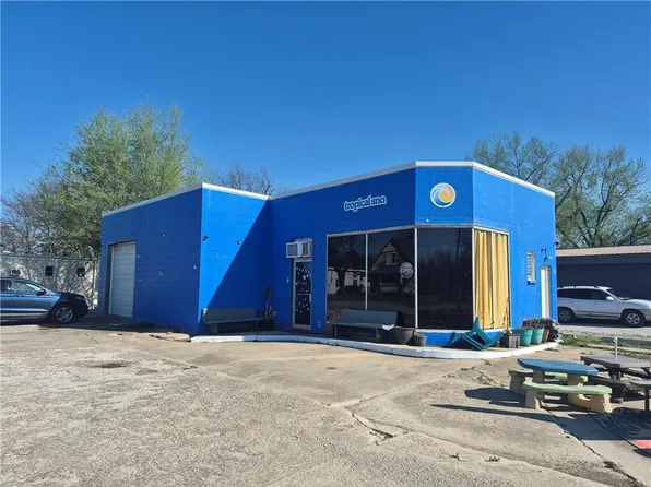 304 Madison St, Fredonia, KS 66736