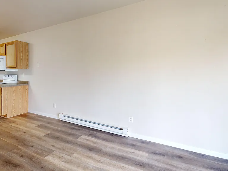 Pineview Apartments — Photo 9