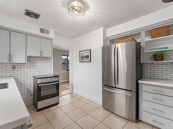 5th image of 3325 NE Rosa Parks Way