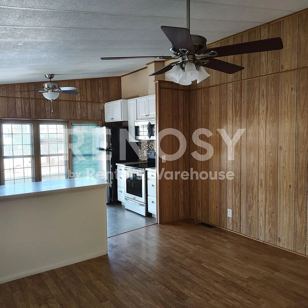 Ideal 1 Br 1 Ba Gated Resort Home Age 55+ Near Recker and Loop 202 in Mesa — Photo 3