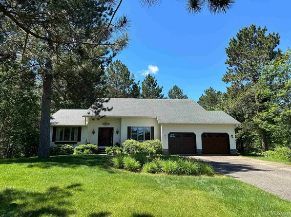 144 Brewer Dr, Marquette, MI 49855