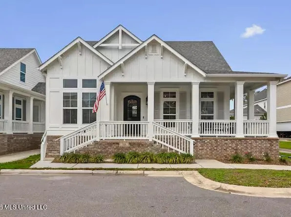 104 Whispering Oaks Dr, Pass Christian, MS 39571