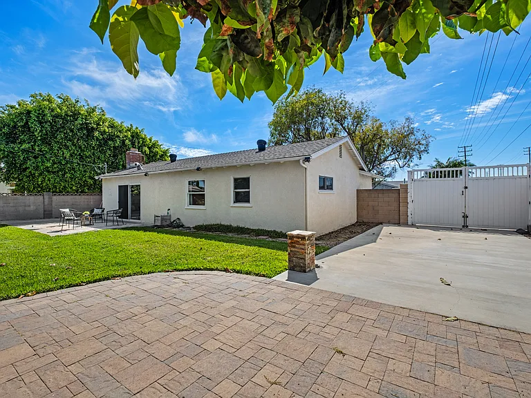 16002 Warren Ln — Photo 33