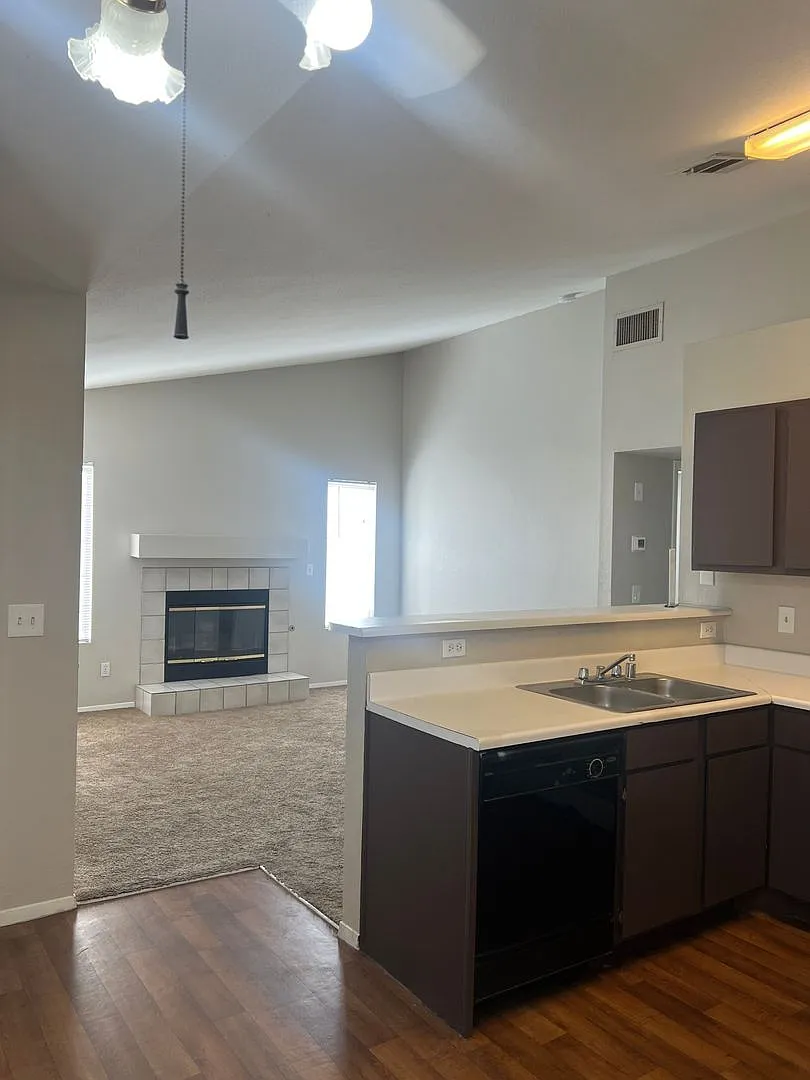 Ready for Move In. One Month Free Rent — Photo 3