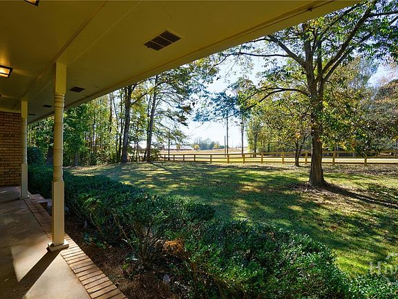 4th image of 8100 Hog Mountain Road