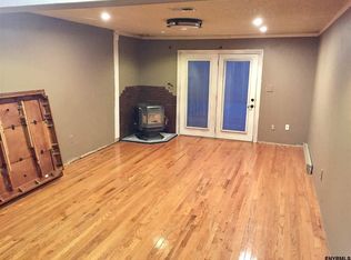22 Maxwell Dr, Troy, NY 12180